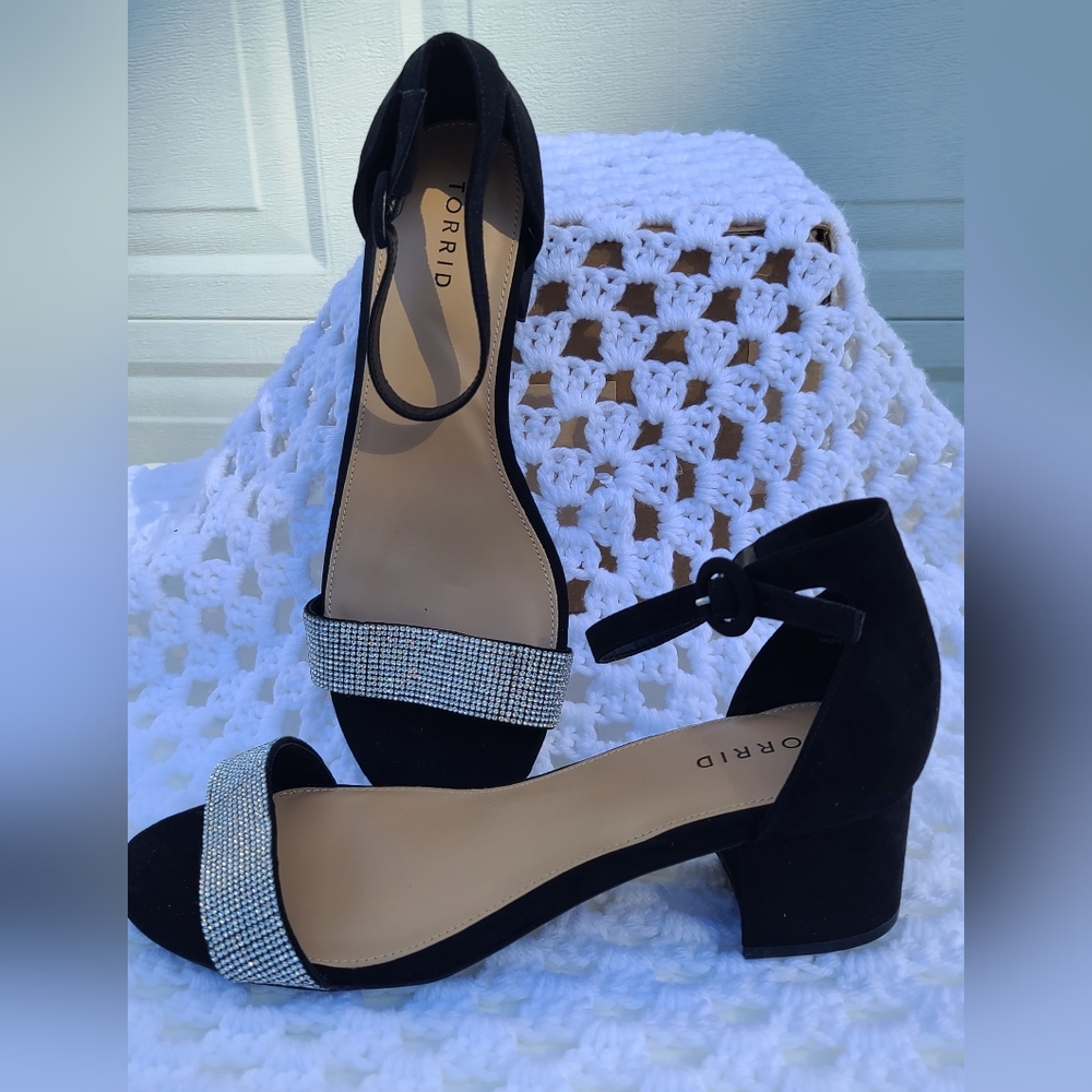 NWT Torrid black suede chunky heeled dress shoes with rhinestone strap Size 11